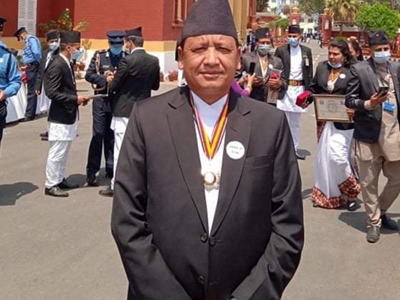 सिस्ने ५ का वडा अध्यक्ष बिक जनसेवा श्री पदकबाट सम्मानित  